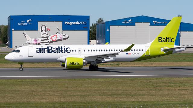 YL-AAZ::airBaltic